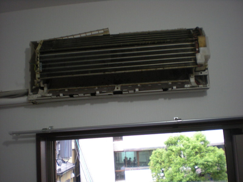 大阪市天王寺区でシャープのエアコン分解洗浄