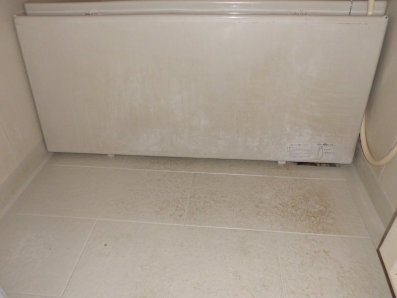 浴室の石鹸カス汚れと換気扇の油汚れ