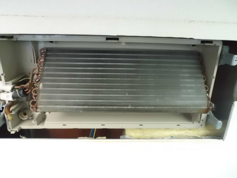 GHP　家庭用天井カセット型エアコンのクリーニング